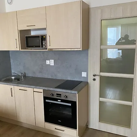 Elen, Sky View 아파트 프라하